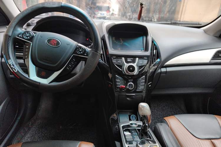 Used BYD Qin New Energy 2015 1.5T Dual-Crown Flagship Plus Edition Center Console