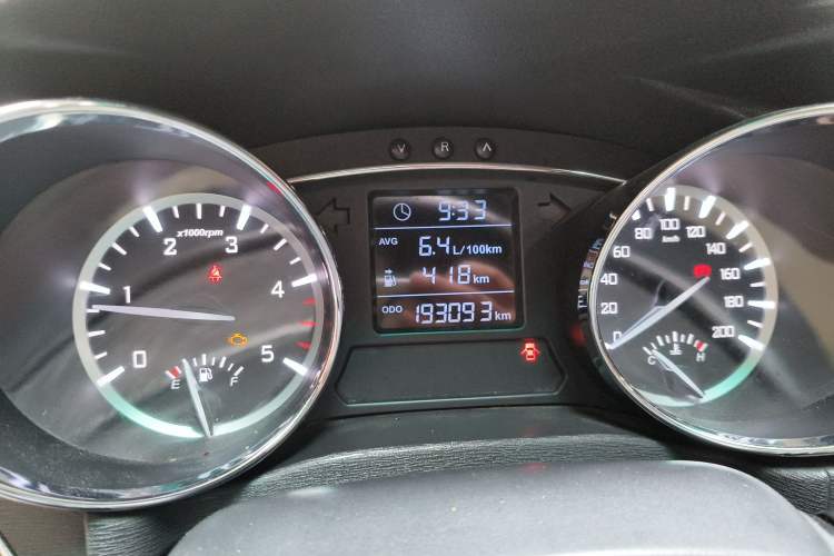 Used JAC Group T6 2015 2.8T Diesel Flagship Long-Wheelbase HFC4DA1-2C