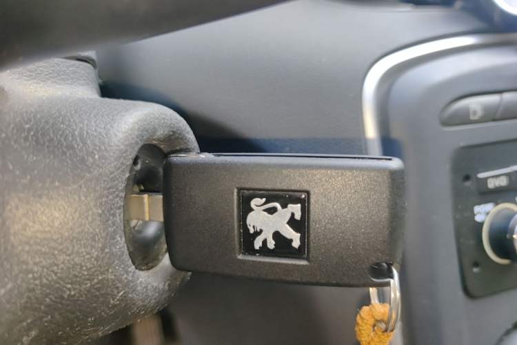 Used Peugeot 308 2014 Enjoy Edition Classic 1.6L Manual YouShang Model Vehicle Key