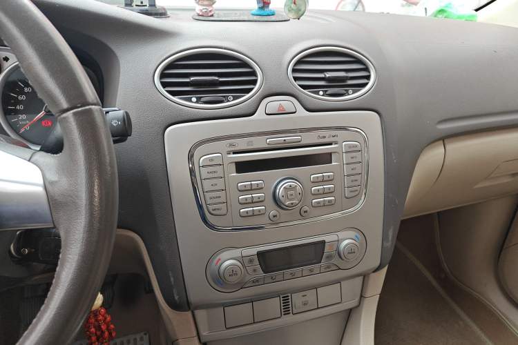 Used Ford Focus 2013 Hatchback Classic 1.8L Manual Fashion Edition
