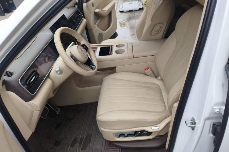 Used Hima AITO M7 2026 Model Range-Extending Ultra All-Wheel Drive 6-Seater Version Left Front Seat