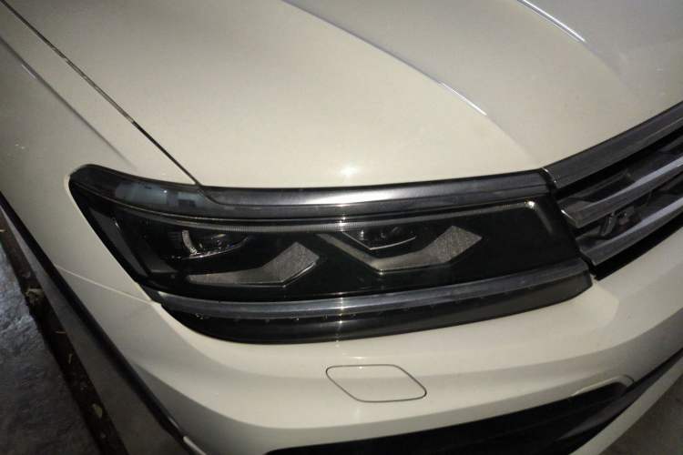 Used Volkswagen Tiguan 2017 330TSI Four-Wheel Drive High-End Model Right Front Headlight