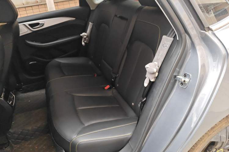 Used Roewe i6 MAX 2020 300TGI Automatic "Swell Cool Smart Drive" Edition Left Rear Seat