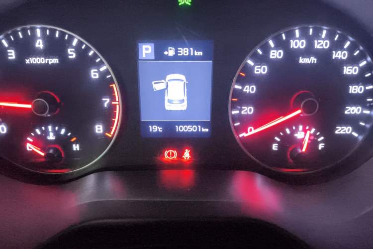 Used Kia KX Cross 2018 1.6L Automatic Dynamic Sunroof Version Odometer Close Up