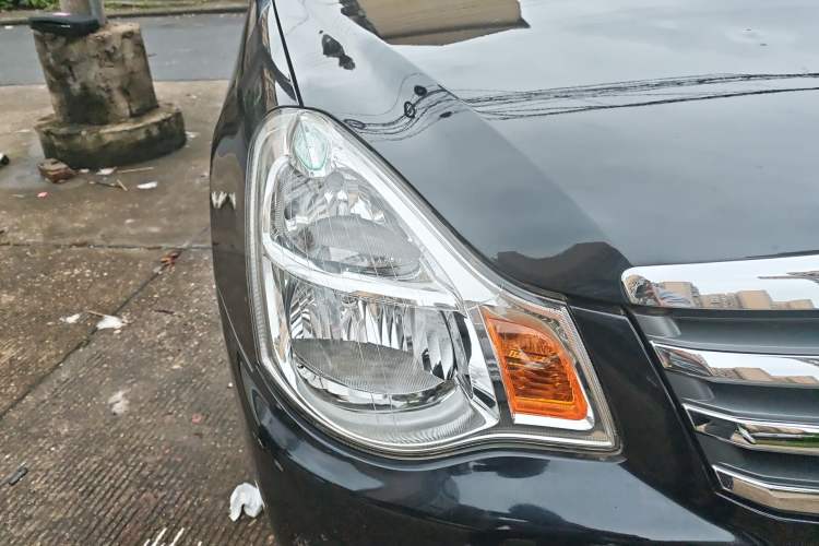 Used Nissan Sylphy 2016 Classic 1.6XE Automatic Comfort Edition Right Front Headlight