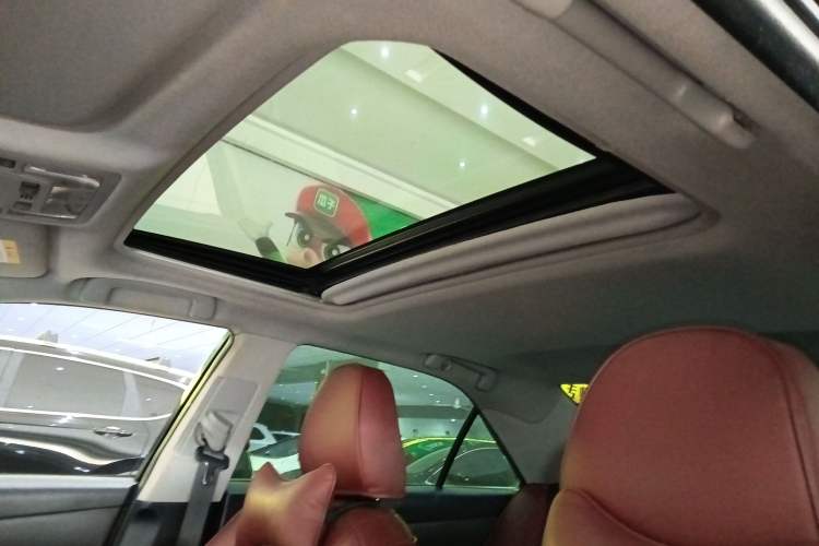 Used Toyota Camry 2015 2.5G Luxury Navigation Edition Headliner