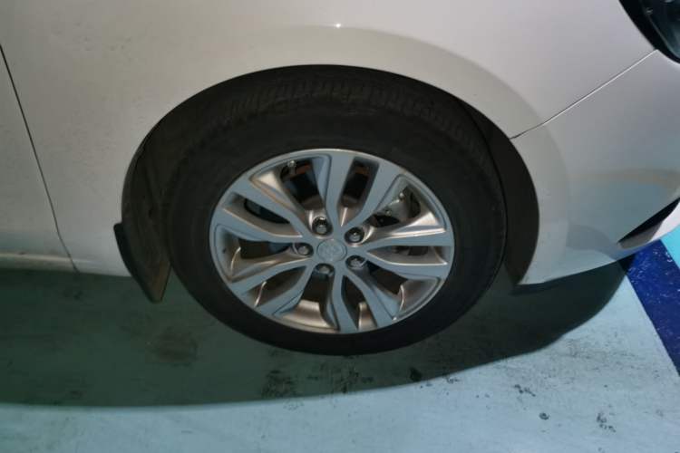 Used Buick GT 2019 15T Dual-Clutch Connected Elite Version China V Standard Right Front Wheel Hub