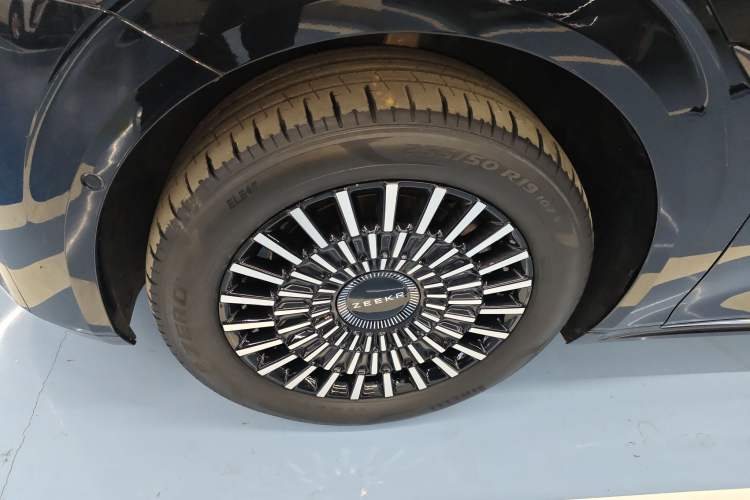 Used Zeekr 009 2024 7-Seater Walk-Through Version Four-Wheel Drive 108 kWh