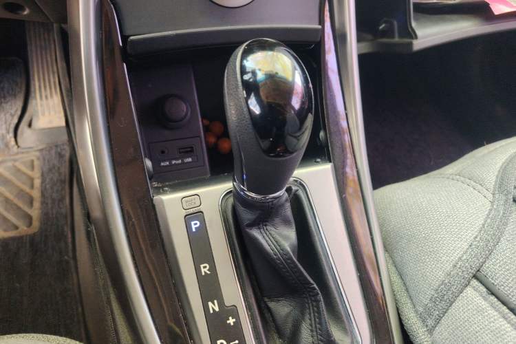 Used Hyundai Elantra (5th Generation / Langdong) 2012 1.6L Automatic Leading Model Gear Lever