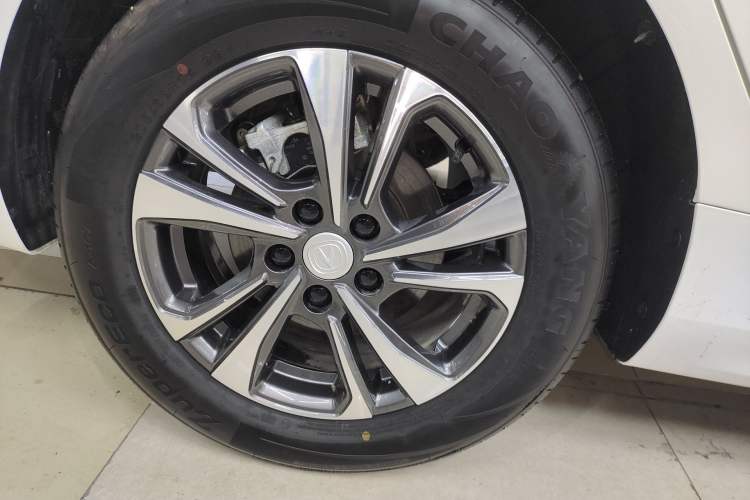 Used CHANGAN Eado 2025 PLUS 1.4T Dual-Clutch High-Energy Version Right Rear Wheel Hub