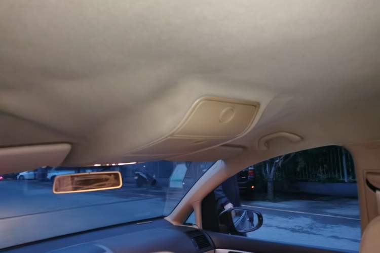 Used Volkswagen Touran 2011 1.4T Manual ZhiShang Edition 5-seater
