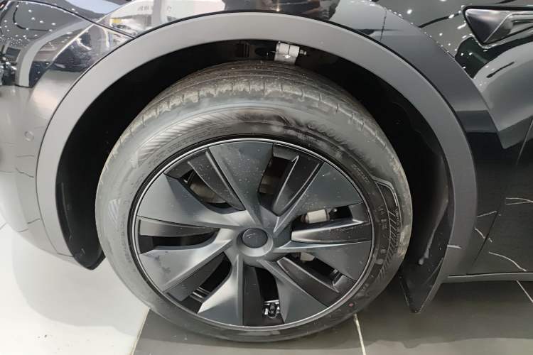 Used Tesla Model Y 2023 Rear-Wheel-Drive Version Left Front Wheel Hub