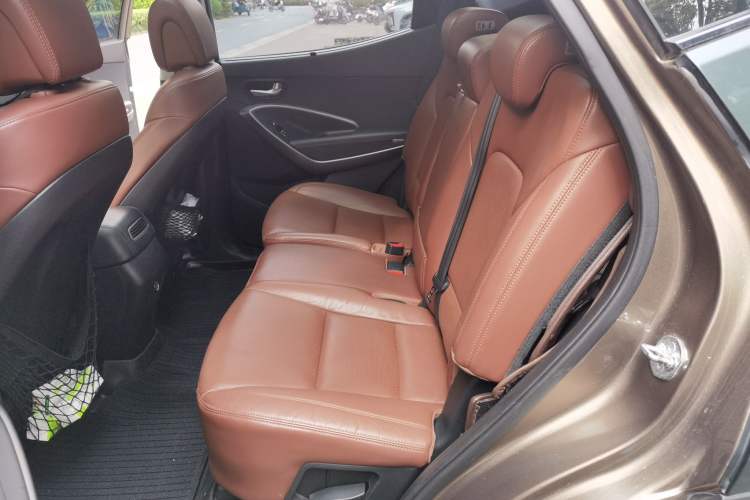 Used Hyundai Santa Fe 2015 2.0T Automatic 4x4 Top-Grade 7-Seater Left Rear Seat