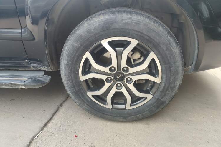 Used Hyundai Tucson 2013 2.0L Automatic Two-Wheel Drive Comfort Version Right Front Wheel Hub