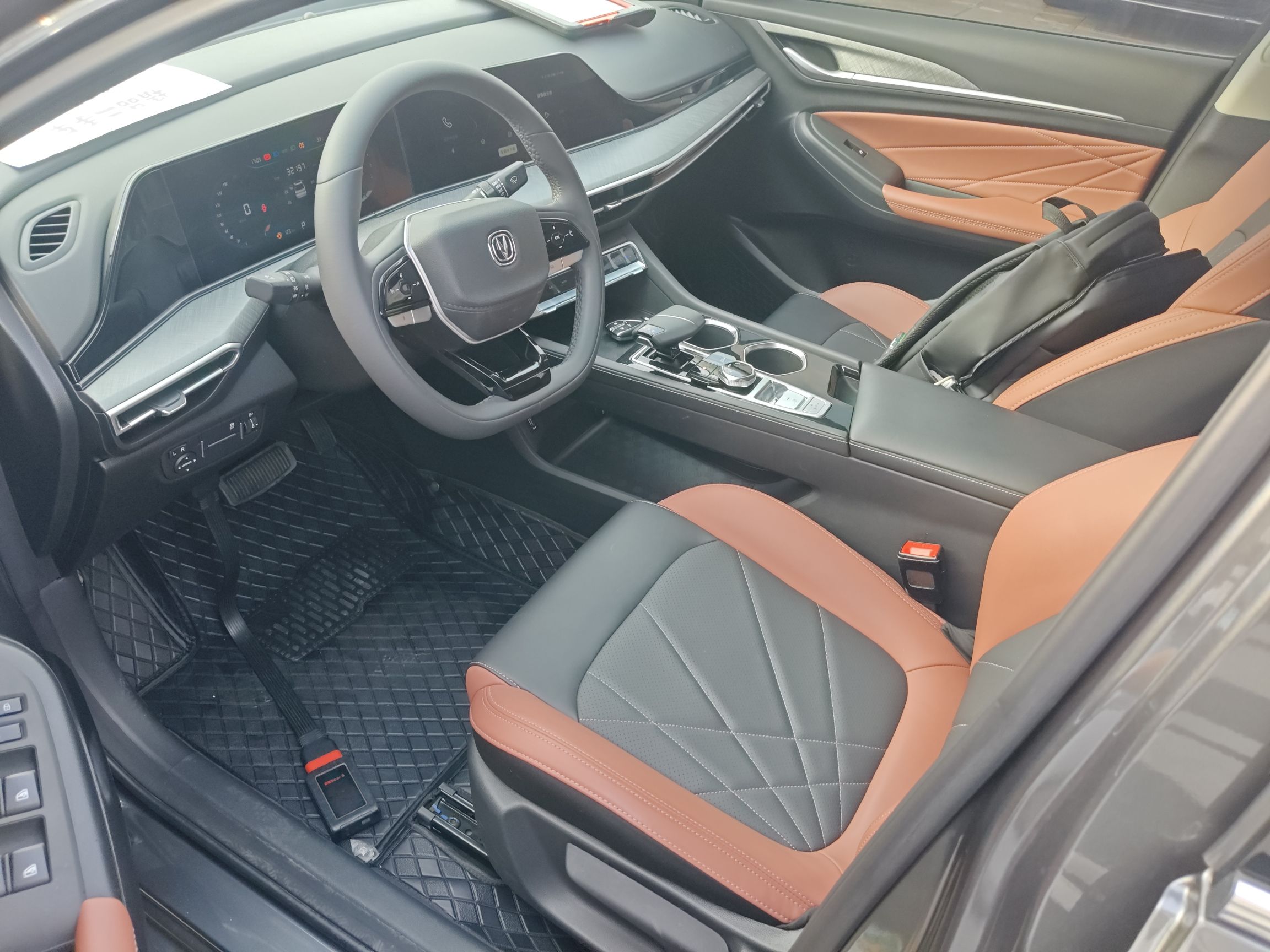 المقاعد الأمامية داخل السيارة