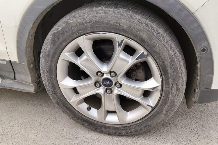 Used Ford Kuga 2015 2.0L GTDi Four-Wheel-Drive Sport Model Right Front Wheel Hub