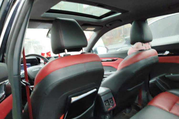 Used Dongfeng Aeolus Yixuan 2022 230T Automatic Adaptive-Beam Knight Edition Headliner