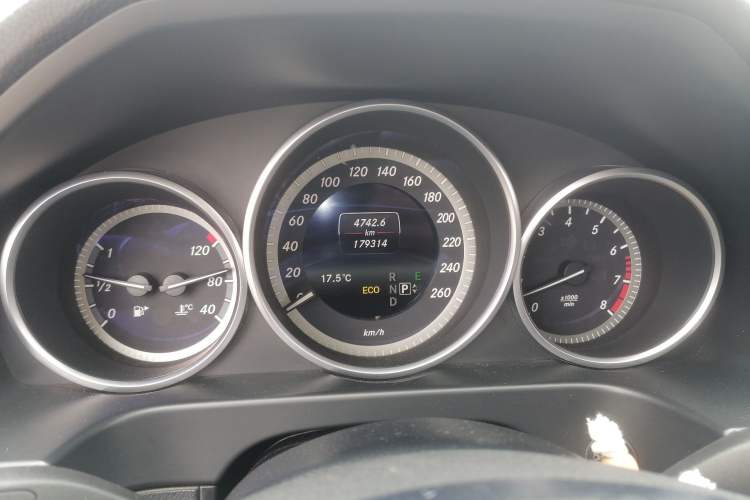 Used Mercedes-Benz E-Class 2015 Facelift E 200 L