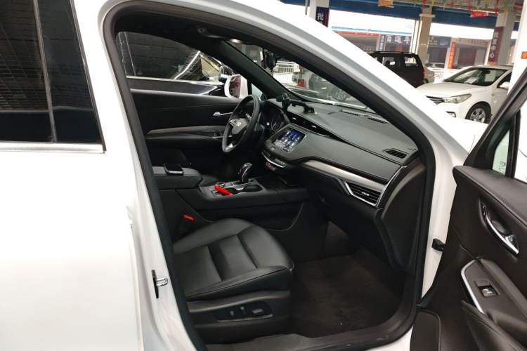 Used Cadillac XT4 2018 28T Two-Wheel Drive Leading Version
