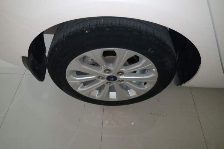 Used Ford Escort 2015 1.5L Automatic Fashion Model
