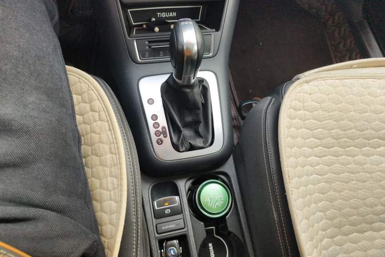 Used Volkswagen Tiguan 2016 280TSI Automatic Two-Wheel Drive Silk Road Comfort Edition Gear Lever