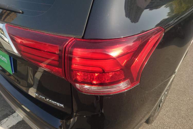 Used Mitsubishi Outlander 2019 2.0L Two-Wheel Drive Comfort Edition 5 Seats China V Standard Exterior 3