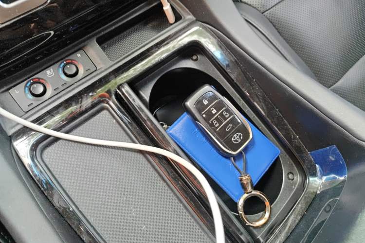 Used Toyota Vellfire 2021 Crown Dual-Engine 2.5L HV Luxury Edition Vehicle Key