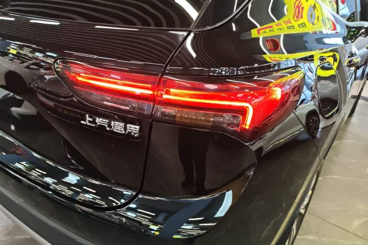 Used Buick Envision 2022 Encore S 552T Two-Wheel-Drive Luxury Model