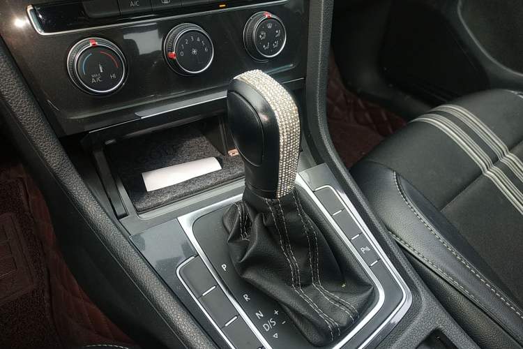 Used Volkswagen Golf 2017 1.6L Automatic Comfort Million-Vehicle Anniversary Edition
