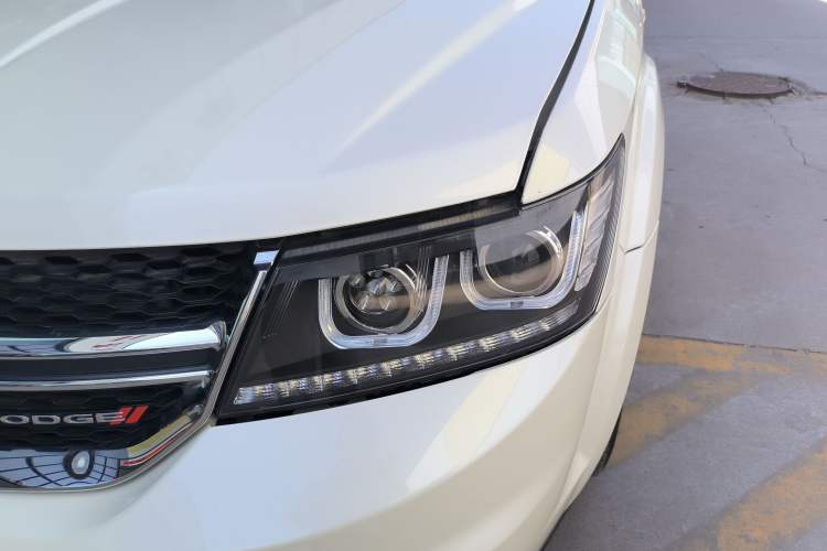 Used Dodge Journey 2013 2.4L Two-Wheel Drive Luxury Version
