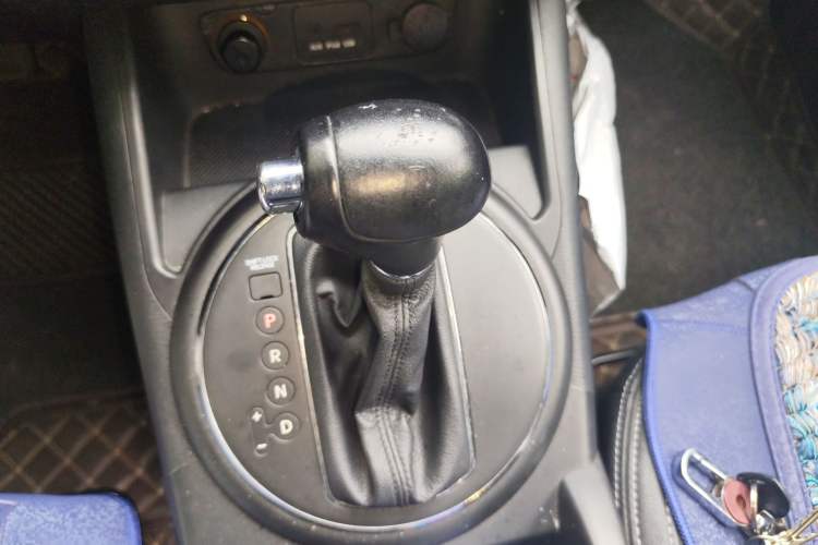Used Kia Sportage R 2012 2.0L Automatic Two-Wheel Drive GLS Gear Lever