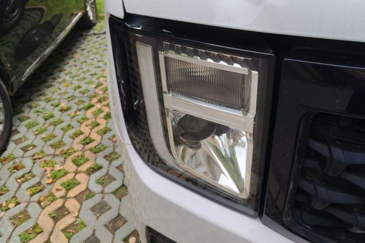 Used JMC Fushun 2022 2.0T Manual Multi-Function Passenger Vehicle Short Wheelbase Low Roof 6-Seater