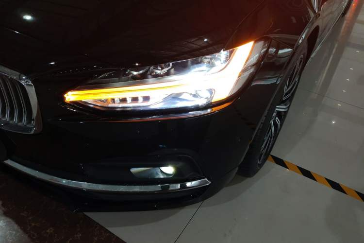 Used Volvo S90 2024 B5 Luxury Smart Edition
