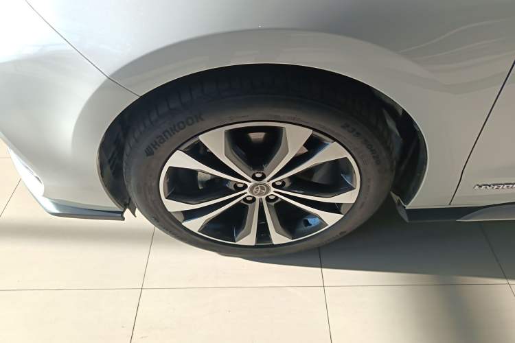 Used Toyota Granvia 2023 2.5L Hybrid Flagship VIP Edition
