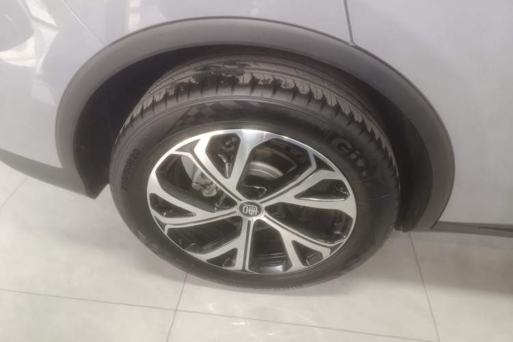 Used BYD Tang New Energy 2025 DM-i 115KM Prestige Model Right Rear Wheel Hub