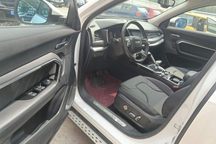 Used Haval H6 2017 Red Label 2.0T Automatic Two-Wheel Drive ZhiShang Model