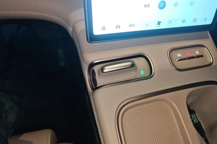 Used Nio EC6 2024 75 kWh Gear Lever