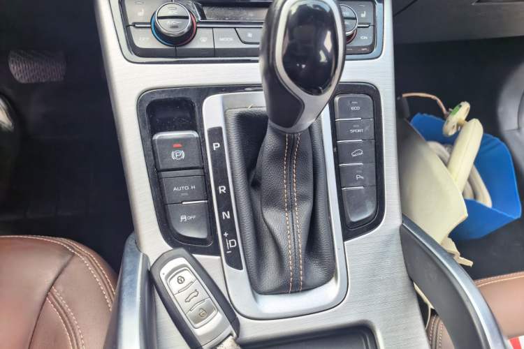 Used Geely Auto Emgrand X7 Sport 2016 1.8TD Automatic ZhiZun Version Gear Lever