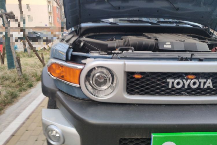 Used Toyota FJ Cruiser 2013 4.0L Right Front Headlight