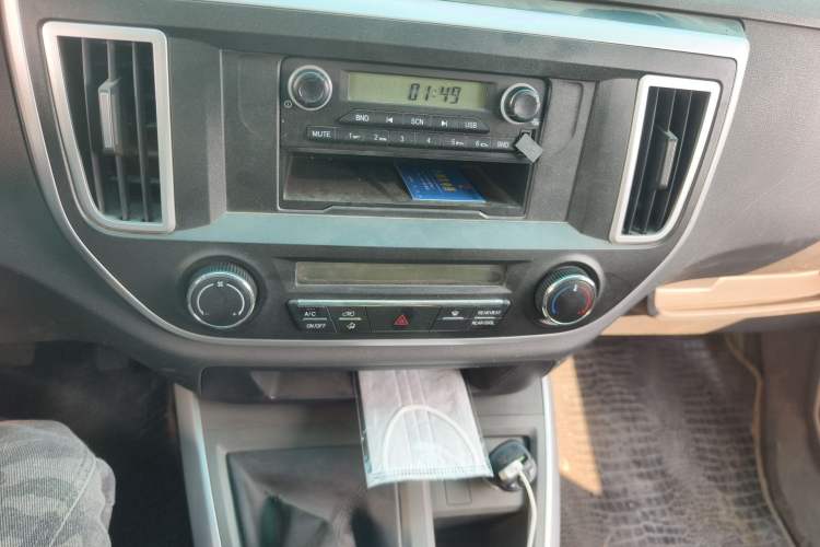 Used Jinbei Hiace King 2021 2.0L Business King Series Comfort Edition Standard Top 9-Seater 1TZS Audio And AC Panel