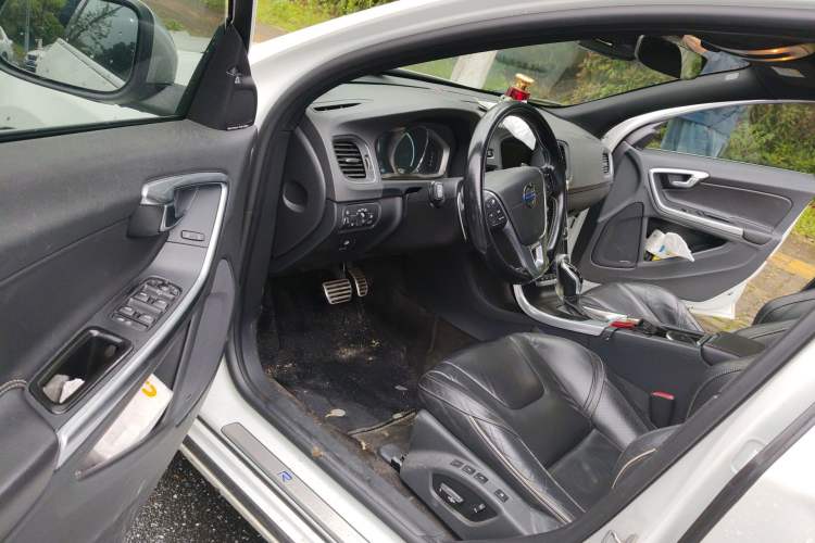 Used Volvo S60 2015 T5 Personalized Sport Edition Driver Seat