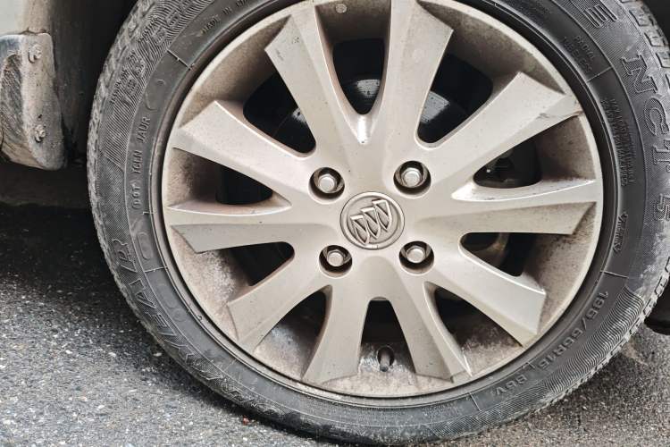 Used Buick Excelle 2013 1.5L Automatic Luxury Model Right Front Wheel Hub