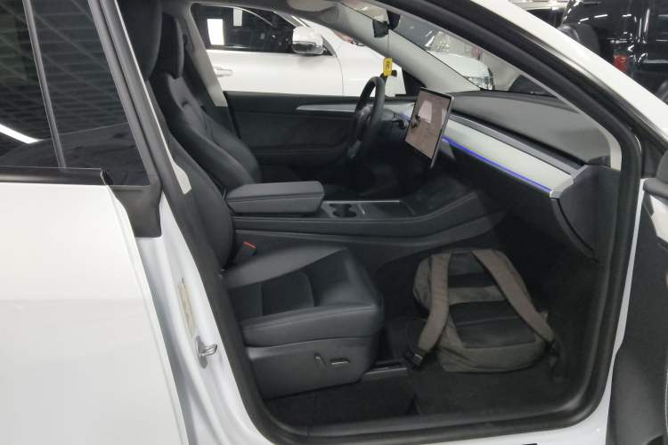 Used Tesla Model Y 2023 Long-Range All-Wheel-Drive Version
