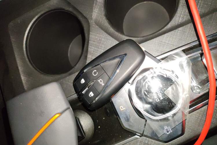 Used CHANGAN UNI-V iDD 2024 Blue Whale Smart Electric iDD 136km Luxury Model Interior 1