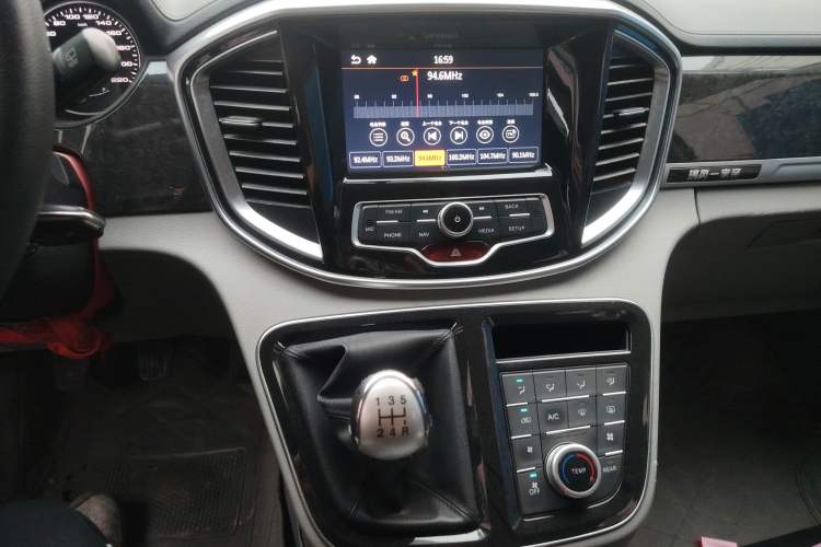 Used JAC Refine M4 2016 2.0L Manual Luxury Version
