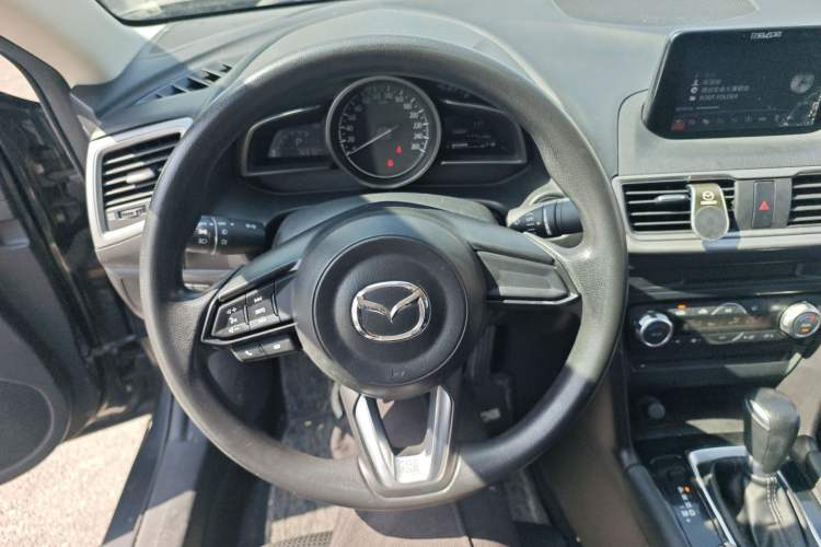 Used Mazda 3 Axela 2017 Sedan 1.5L Automatic Luxury Model Emission Standard China V