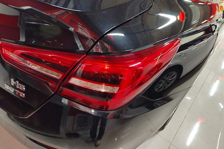 Used Hongqi H5 2022 Classic Model Facelift 1.5T DCT Qiyun Edition Right Rear Taillight