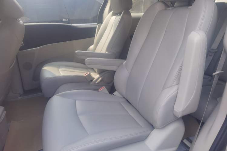 Used Buick GL8 2023 Land Executive Class Smart Enjoyment Model Left Rear Seat