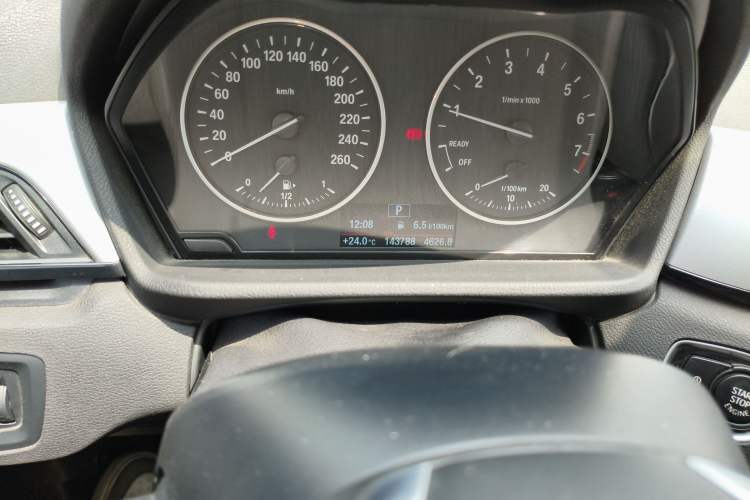 Used BMW X1 2016 sDrive18Li Fashion Model Odometer Close Up