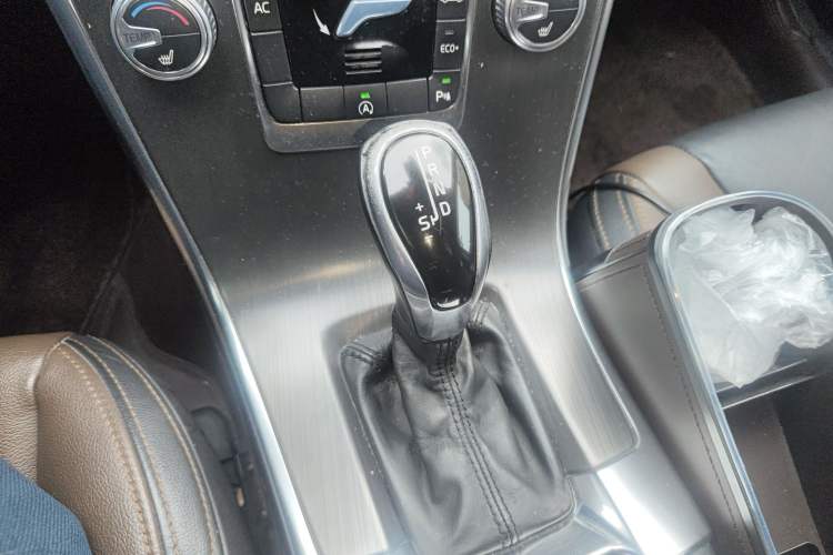 Used Volvo XC60 2015 T5 Smart Upgrade Model
